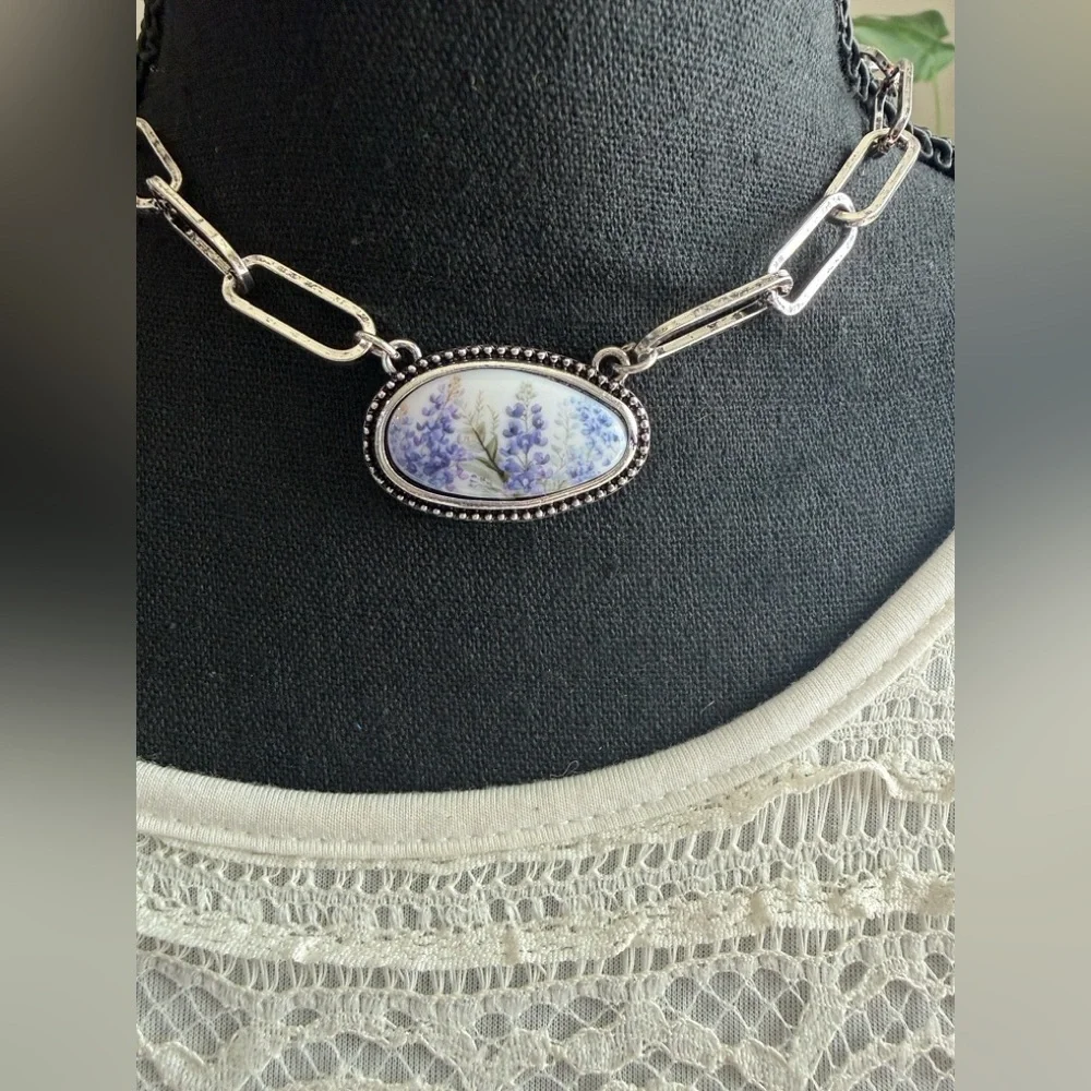 TIPI PRAIRIE MEADOW SILVERTONE NECKLACE